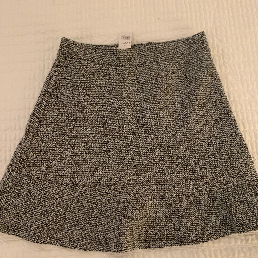 Loft small black/grey/white speckled skirt with stretch waistband.